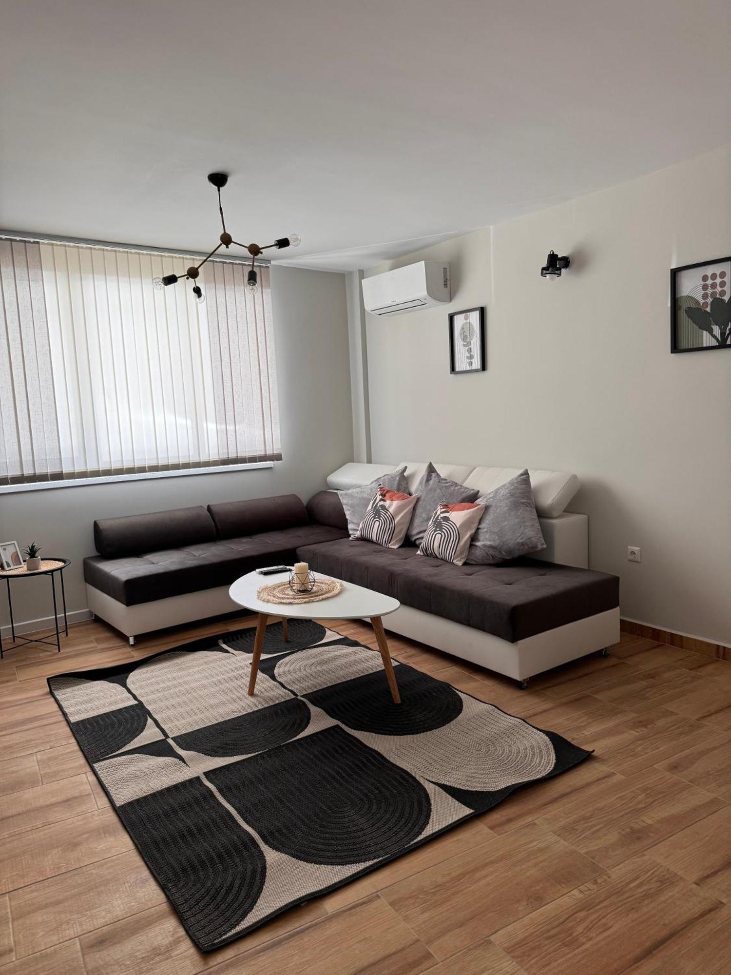 Goldy Central Beach Apartment With Private Garden Burgas Extérieur photo