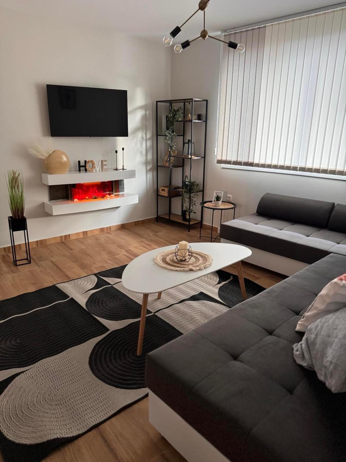 Goldy Central Beach Apartment With Private Garden Burgas Extérieur photo