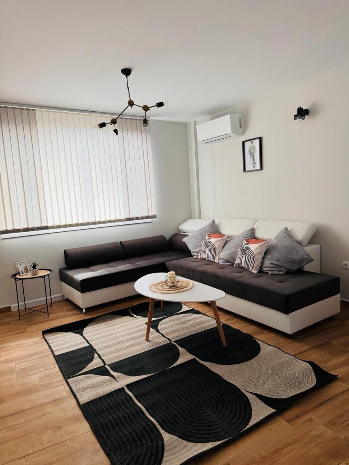 Goldy Central Beach Apartment With Private Garden Burgas Extérieur photo