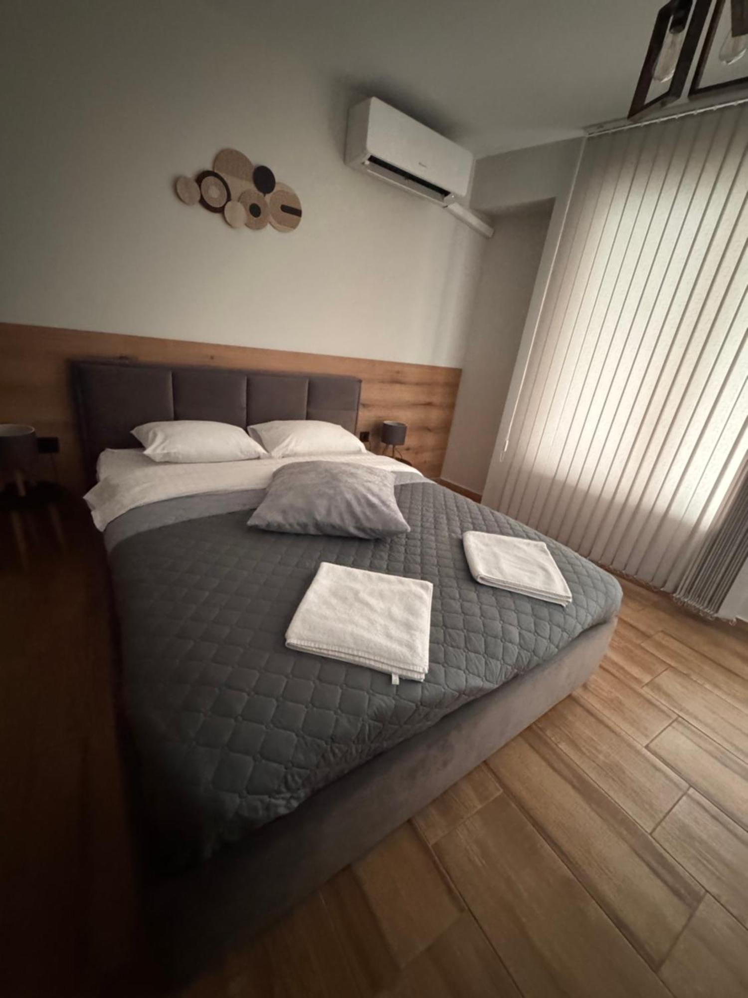 Goldy Central Beach Apartment With Private Garden Burgas Extérieur photo